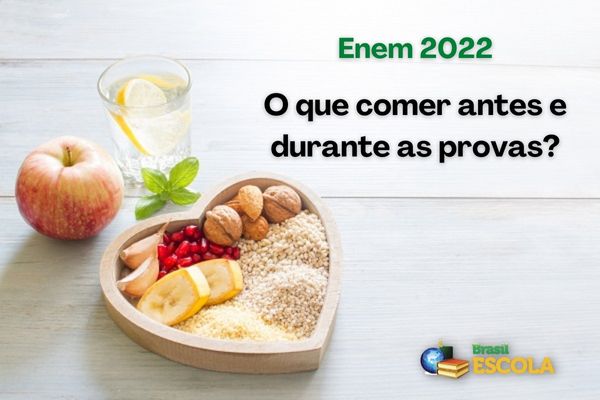 Estudante negra jovem estudando