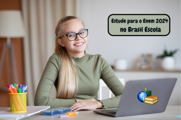 Estudante negra sorrindo apontando para o texto Enem 2024